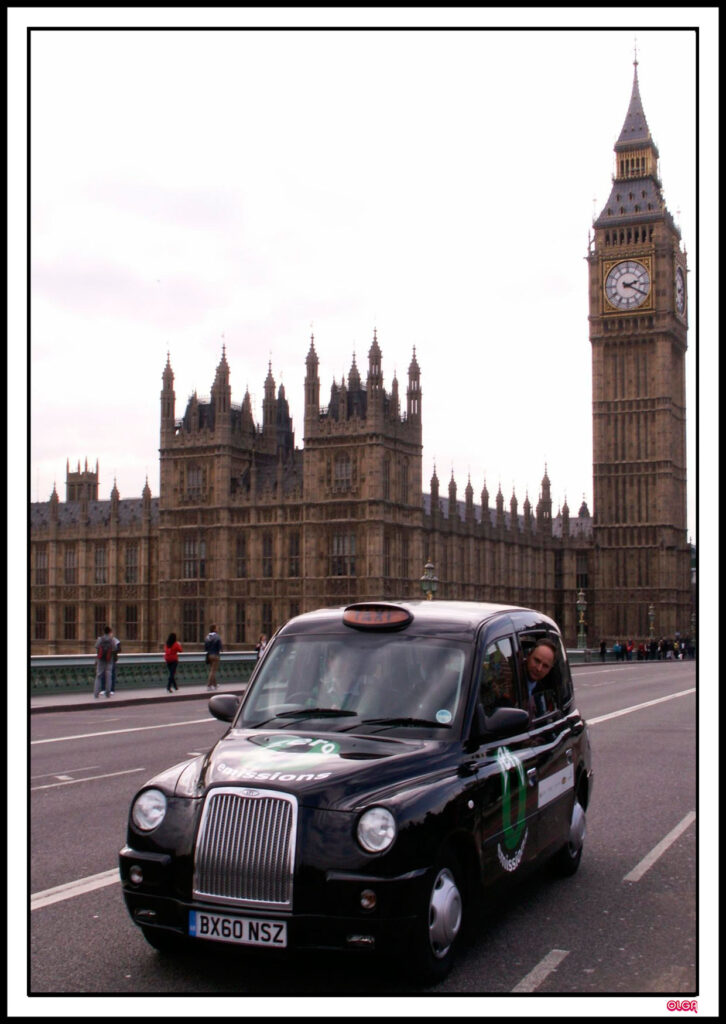 La imagen tiene un atributo ALT vacío; su nombre de archivo es TAXI-DE-LONDRES-726x1024.jpg