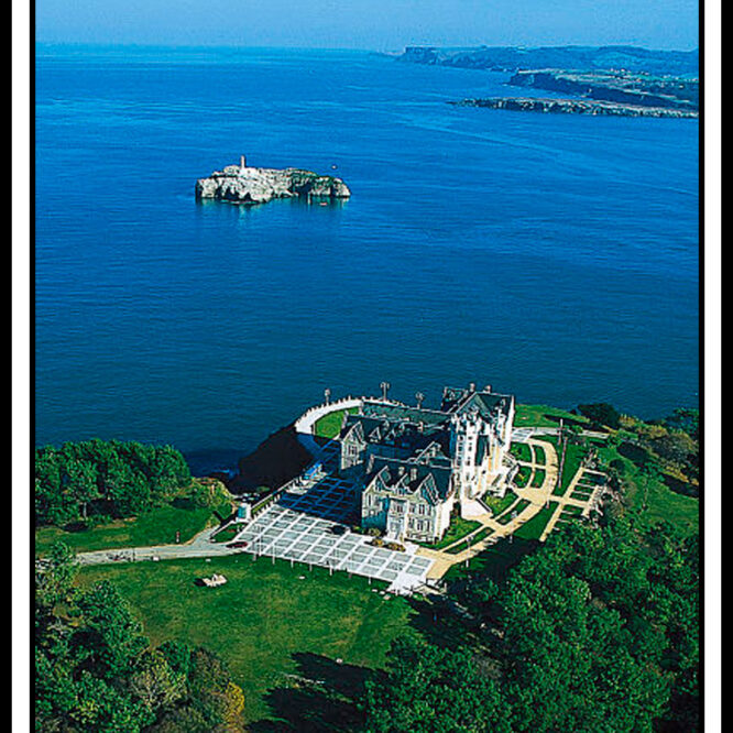 SANTANDER ENTRE VERDE Y AZUL